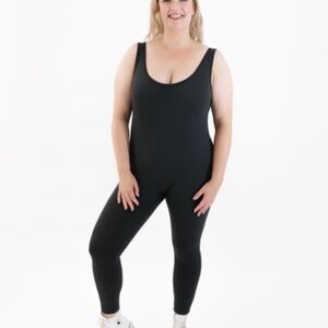 NWOT Smash + Tess Terra Scoop Neck Ankle Length Romper in Midnight Black